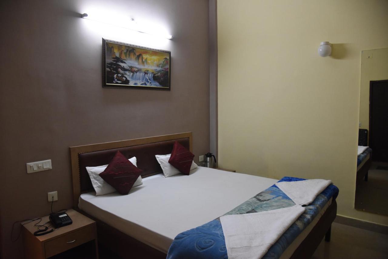 Natraj Hotel Darbhanga ภายนอก รูปภาพ