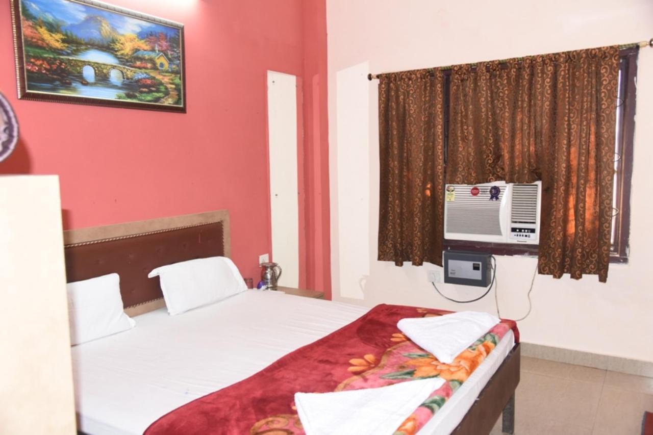 Natraj Hotel Darbhanga ภายนอก รูปภาพ