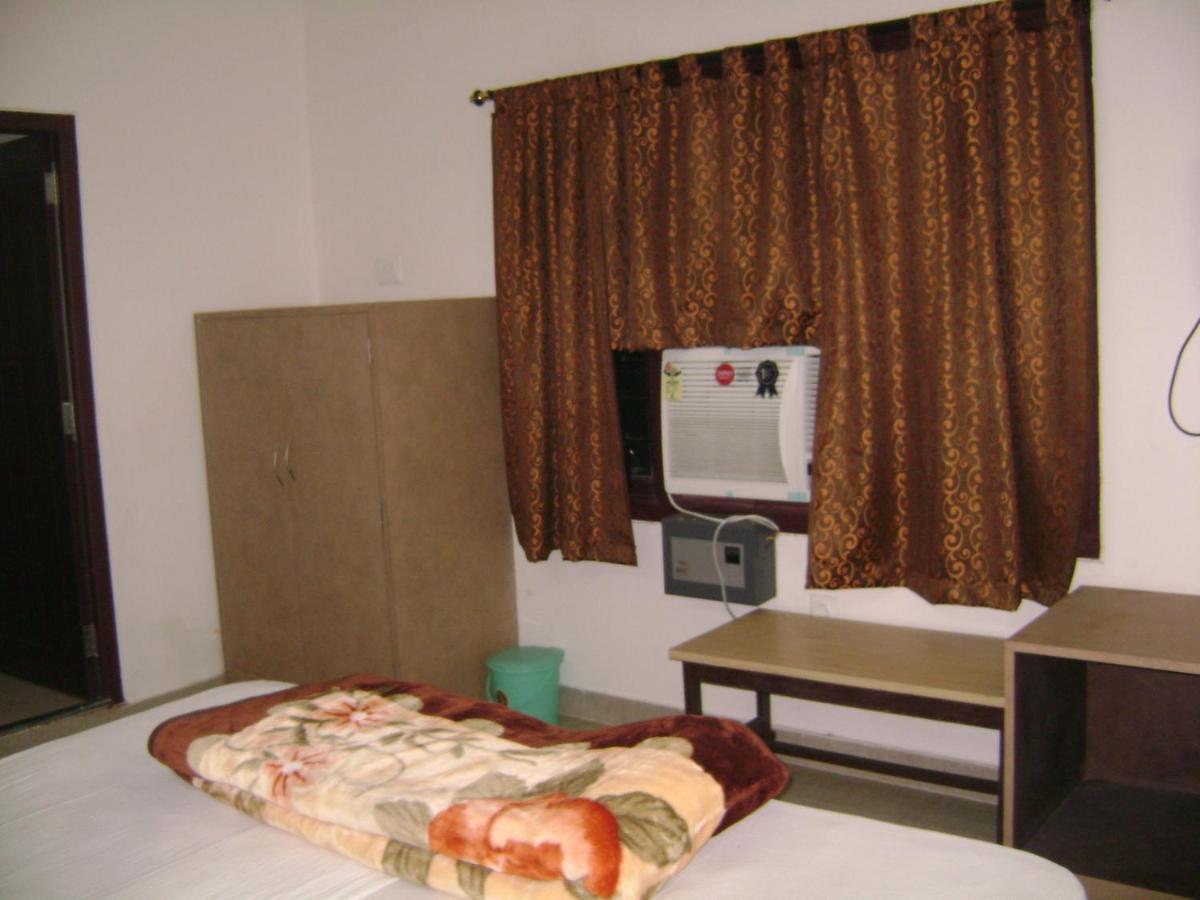 Natraj Hotel Darbhanga ภายนอก รูปภาพ