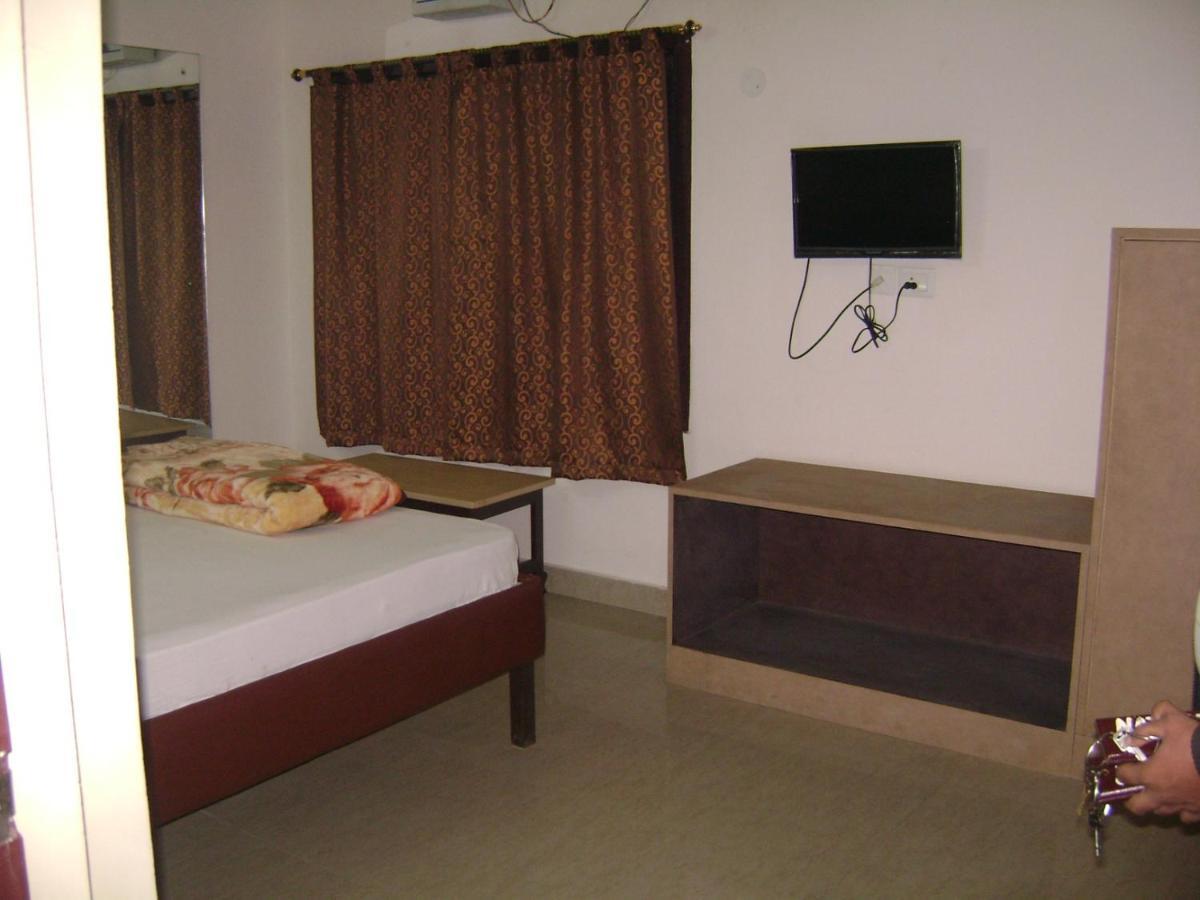 Natraj Hotel Darbhanga ภายนอก รูปภาพ